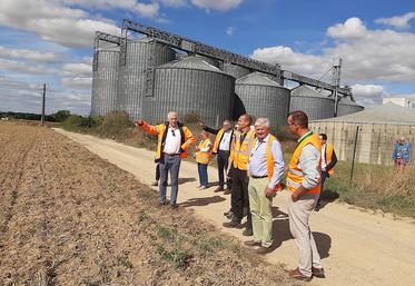 Le 10 septembre à Languevoisin, face à une délégation de Norlink, la coopérative Noriap a présenté ce qui pourrait être le futur de son silo transformé en plateforme agrologistique.