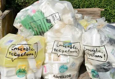 Adivalor organise des collectes de déchets agricoles chez les organismes stockeurs. 