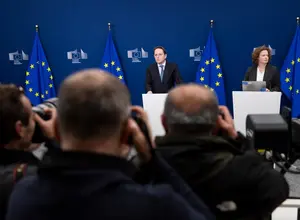 Le commissaire européen à la Santé, Oliver Varhelyi, en conférence de presse