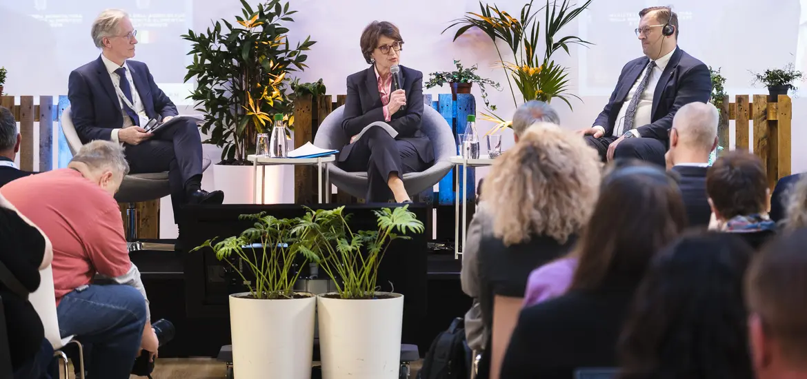 La ministre française de l'Agriculture Annie Genevard intervient au Global food forum