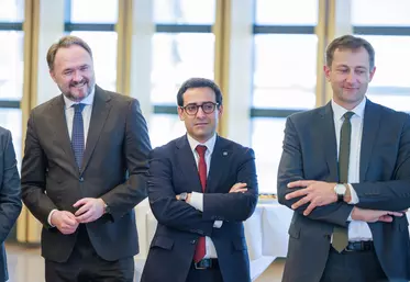 Les commissaires européens désignés Dan Jørgensen (Energie), Stéphane Séjourné (Industrie) et Christophe Hansen (Agriculture)