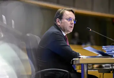 Le commisaire désigné à la santé, Oliver Varhelhyi