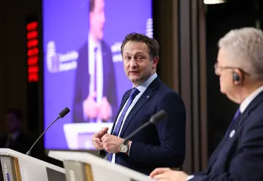 Le commissaire européen à l'Agriculture Christophe Hansen en conférence de presse à Bruxelles