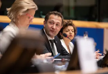 Le commissaire européen Christophe Hansen devant la commission de l'Agriculture du Parlement européen à Bruxelles