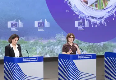 La commissaire européenne à l'Environnement, Jessika Roswall en conférence de presse