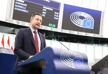 Le commissaire européen à l'Agriculture, Christophe Hansen, au Parlement européen