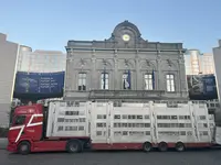 Un camion de transport de bétail devant le Parlement européen à Bruxelles