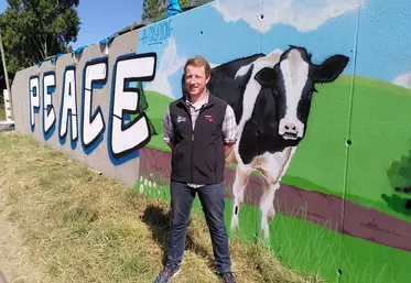 En Sarthe, une fresque pour répondre à un tag antispéciste
