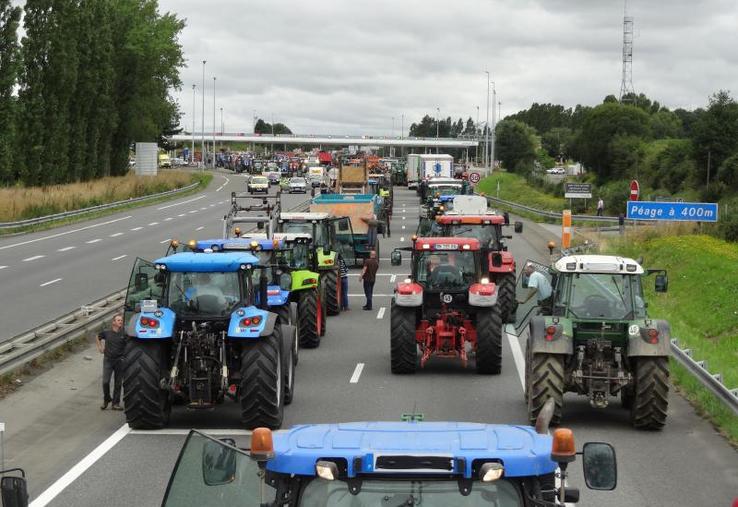 Un blocage de l’autoroute par les tracteurs mayennais avait déjà eu lieu en juillet 2015.