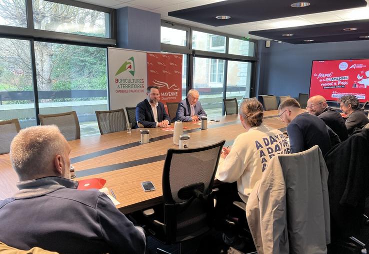 Benoît Faucon, président de la Chambre d'agriculture de la Mayenne, et Claude Tarlevé, vice-président du Conseil départemental.
