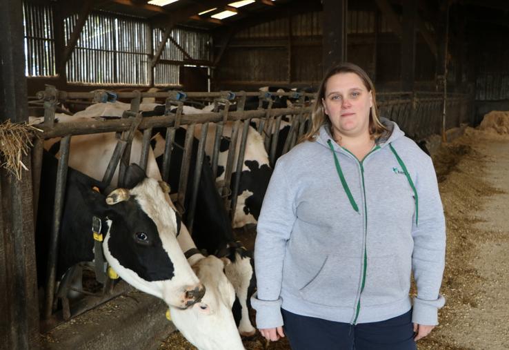 Gwendoline Delattre, installée à l'EARL des Rosiers, à Landivy, avec son conjoint Ludovic Decoufour et leurs trois enfants.