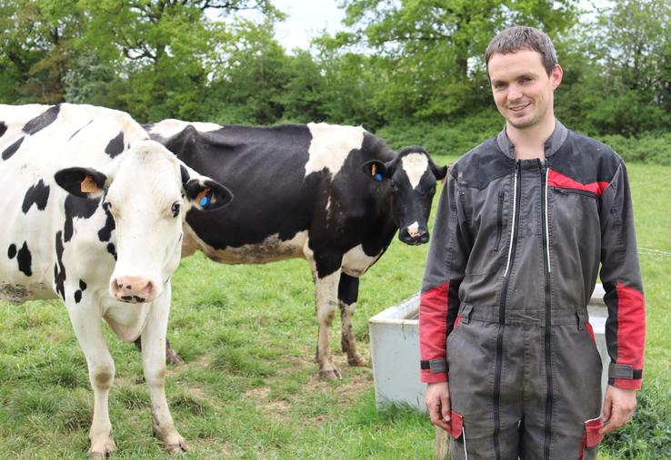 Installé en production laitière à Loiron-Ruillé, ainsi qu'en production porcine (engraissement), Benoît Robert a appris à réaliser lui-même ses inséminations artificielles sur ses vaches. "Ça aurait été compliqué de se lancer sans formation", concède-t-il.