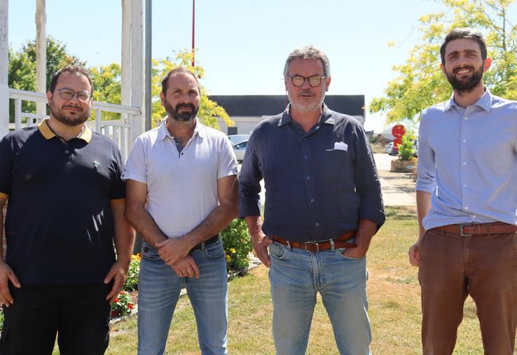 De gauche à droite : Laurent Brunet, producteur laitier à Gennes-Longuefuye et administrateur Biolait ; David Hay, producteur de lait à Pommerieux et nouvel adhérent Biolait (ancien président de la coopérative Lait Bio du Maine) ; Philippe Marquet, président de Biolait, et Simon Brichart, directeur général de Biolait.