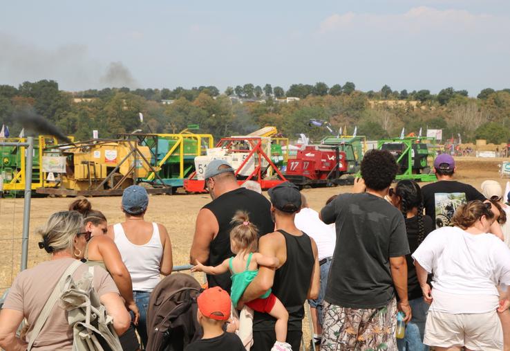 Simples curieux ou supporters passionnés, les spectateurs en ont pris plein les yeux lors des courses de moiss'batt et de tracto cross sur le circuit.