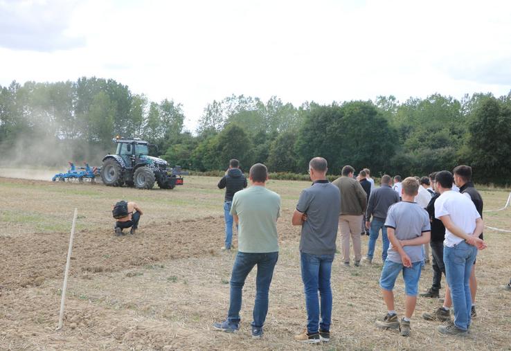 Les démonstrations, comme ici celle du tracteur automatisé de Latitude GPS, ont été appréciées du public.