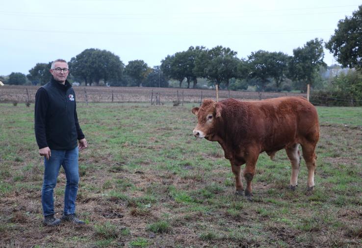 Olivier Moulin à côté d'Appolo, mâle de bientôt 15 mois.
