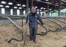 Sylvain Renaud, agriculteur et nouveau maire du Ham, gère une exploitation laitière avec son fils Kévin.