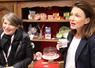Catherine Drezen (à gauche), présidente de la fromagerie Vaubernier, avec Christelle Morançais, présidente de la Région Pays de la Loire.
