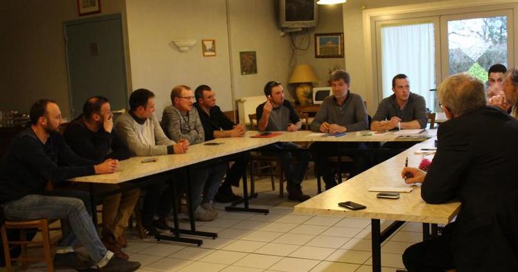 Six agriculteurs, trois membres du collectif bocage 53, les deux dirigeants de la Béma et le gérant de la Scic bois énergies étaient présents.