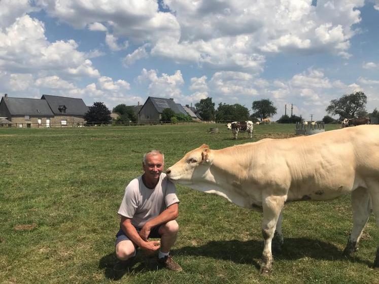 Gérard Barbier, président du syndicat Blonde d'Aquitaine 53 et éleveur à Saint-Denis-de-Gastines