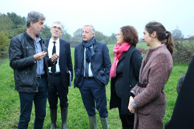 Lors de la visite d'Emmanuelle Wargon en Mayenne