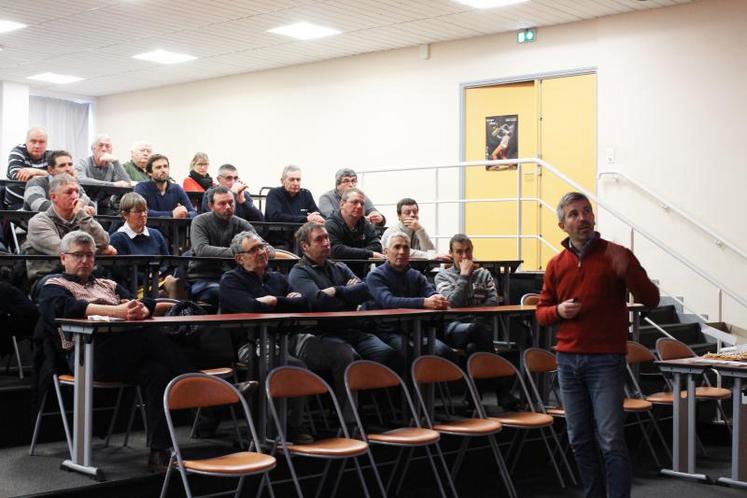 Une quarantaine d’éleveurs ont assisté à cette assemblée locale consacrée à la lutte contre la diarrhée virale bovine.