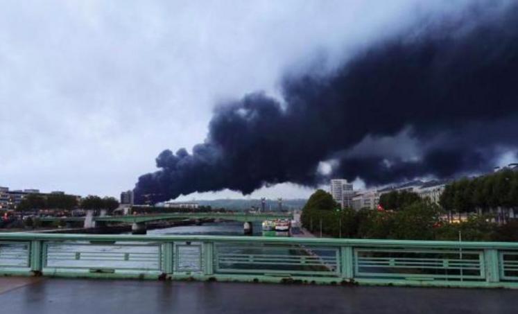 L'incendie de l'usine de Rouen a des conséquences directe sur le monde agricole : plus de 500 éleveurs sont touchés.