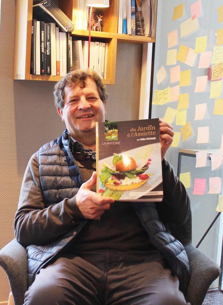 Didier Peschard, présente son livre La Mayenne, du jardin à l’assiette.