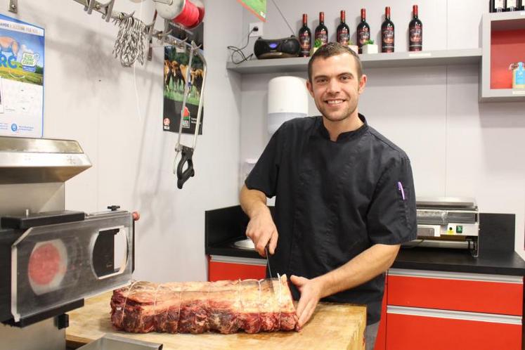 Kévin Launay, artisan-boucher à Changé a acheté trois bêtes primées au festival d’Évron en septembre.