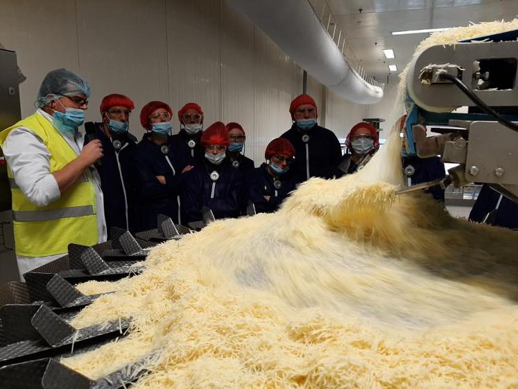 Une trentaine de personnes ont participé à la visite de l’entreprise Lactalis à Charchigné le vendredi 25 octobre dans l’après-midi.