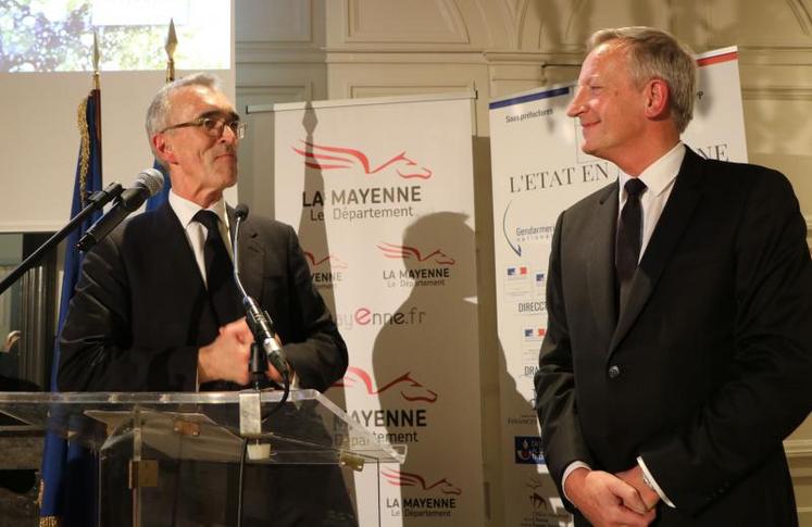 De gauche à droite : Jean-Francis Treffel, préfet de la Mayenne, et Olivier Richefou, président du Conseil départemental de la Mayenne.