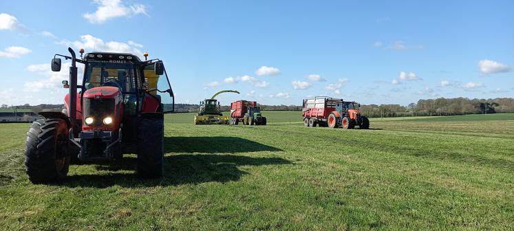 Ensilage d'herbe en Mayenne, avril 2021