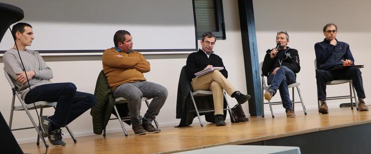 Les participants de la table ronde (de gauche à droite) : Franck Yvert, Samuel Moy, Christophe Barayré, Franck Poché et Michel Gaudin. 