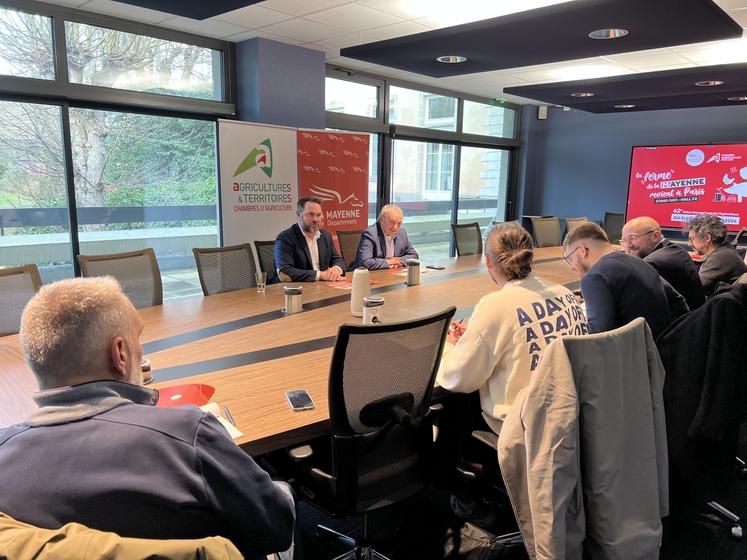 Benoît Faucon, président de la Chambre d'agriculture de la Mayenne, et Claude Tarlevé, vice-président du Conseil départemental.