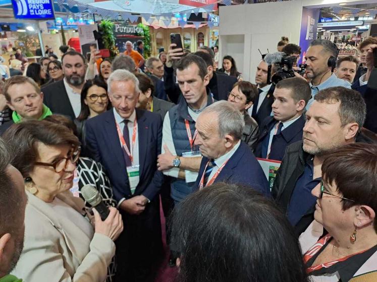 Annie Genevard a pu rencontrer les élus et représentants du monde agricole mayennais.