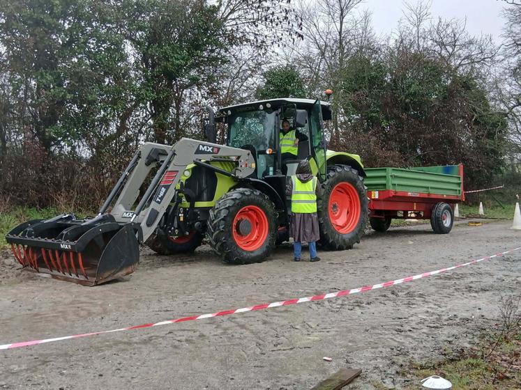 Les salariés de Cuma ont manipulé différents engins l'après-midi.
