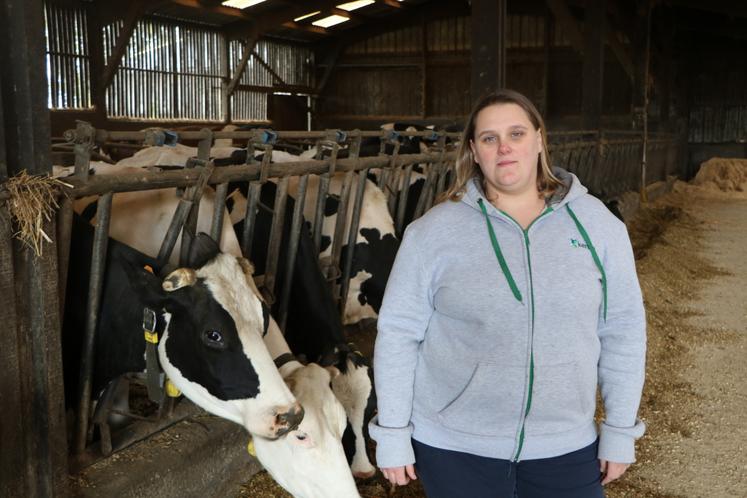 Gwendoline Delattre, installée à l'EARL des Rosiers, à Landivy, avec son conjoint Ludovic Decoufour et leurs trois enfants.