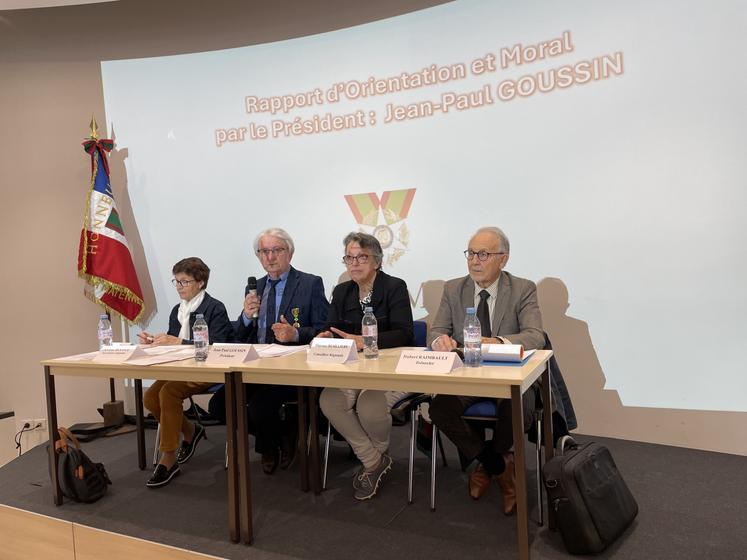Le bureau de l'Amoma lors de l'AG du 10 avril : Christiane Denance (secrétaire adjointe), Jean-Paul Goussin (président), Florence Désillière (conseillère régionale), Hubert Raimbault (trésorier).