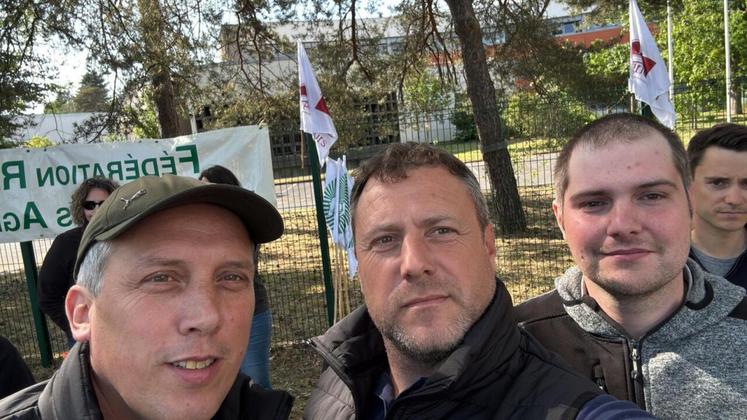 Jérôme Courty, Samuel Gouel et Quentin Belloche, agriculteurs mayennais, étaient présents à la mobilisation. "Rendez-vous le 2 juillet à Clermont-Ferrand pour muscler nos convictions, la mobilisation paye !", relance Samuel Gouel, également président de la FDSEA 53.