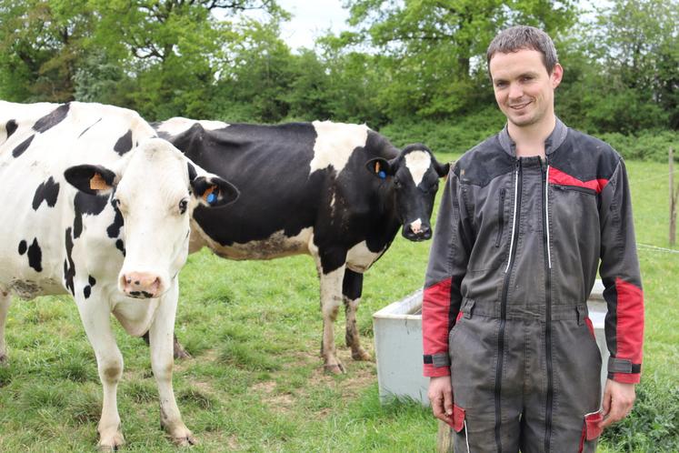 Installé en production laitière à Loiron-Ruillé, ainsi qu'en production porcine (engraissement), Benoît Robert a appris à réaliser lui-même ses inséminations artificielles sur ses vaches. "Ça aurait été compliqué de se lancer sans formation", concède-t-il.