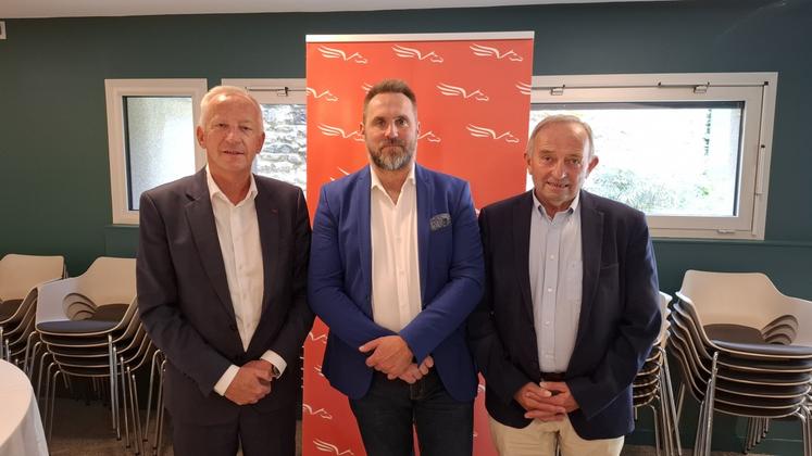 Olivier Richefou, président du Département, Benoit Faucon, président de la Chambre d'agriculture, et Claude Tarlevé, vice-président du Département.