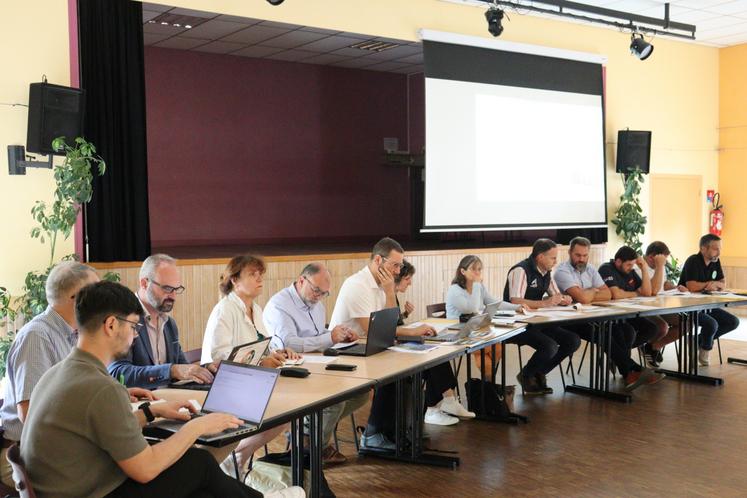 Deux réunions d'information se sont tenues le 2 juillet, à l'initiative de la FDSEA, JA et la Chambre d'agriculture. La première s'est déroulée à Chantrigné et la deuxième à Loiron (photo en bas à droite).