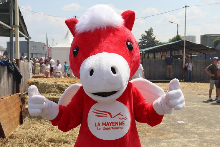 La nouvelle mascotte équine du Département de la Mayenne a fait le show dans les allées du Cima !