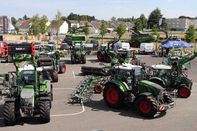 Jeudi 25 juin, à partir de 16h, le concessionnaire agricole Lesieur, basé dans la rue de Parigné à Mayenne, inaugurait ses nouveaux locaux. Pour l'occasion, les tracteurs et une grande partie du matériel agricole étaient de sortie.