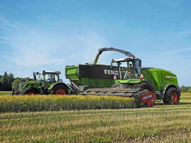Le capteur de métaux détecte les corps ferreux avant leur passage dans le rotor, afin de protéger les couteaux et d'éviter la présence de résidus métalliques dans l'ensilage.
