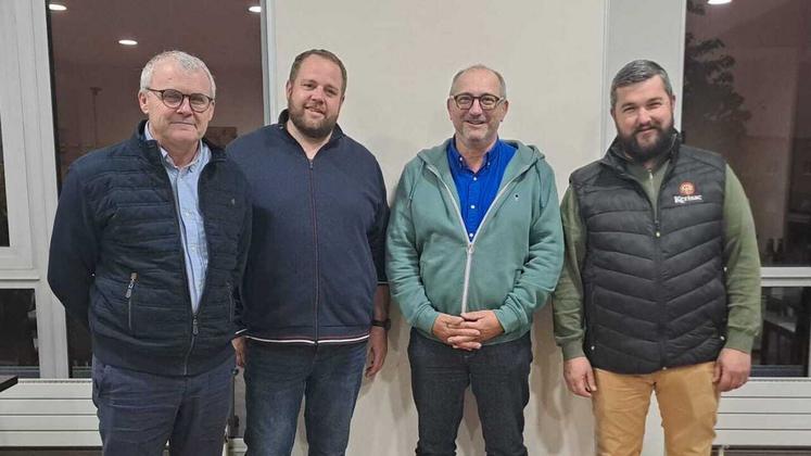 Réunis lundi soir à Laval à l'occasion du Caf (Conseil de l'agriculture française), les représentants mayennais des deux coopératives : Ivan Leclerc (vice-président Terrena) et Fabrice Quelin (administrateur Terrena), Sébastien Chevalier (président région et 1er vice-président d'Agrial) et Sébastien Ballu (vice-président région et administrateur Agrial en charge de la branche Boisson).