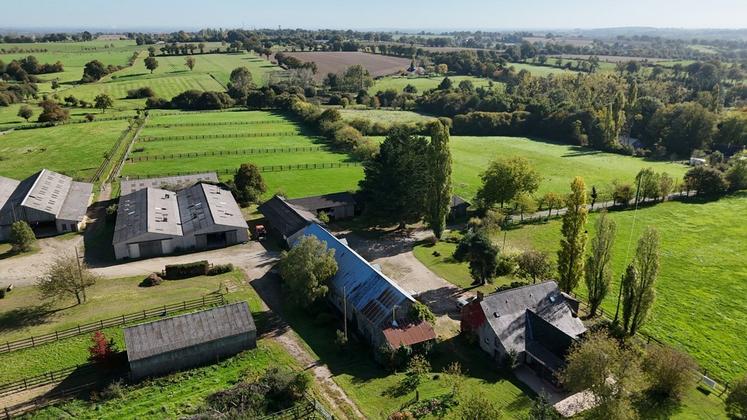 Vue aérienne du Haras de La Ronceraie, un site de 75 ha situé à La Baconnière.