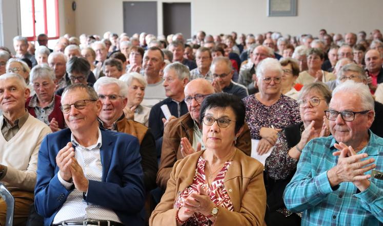 Mardi 13 octobre, 300 personnes se sont rassemblées à l'AG de la SDAE 53, à Loiron-Ruillé.