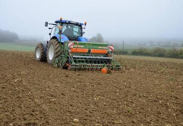 Les chantiers agricoles tournent au ralenti. On considère qu'il reste environ 30 % des surfaces à semer en Pays
de la Loire, et les agriculteurs ayant déjà semé l'ont souvent effectué dans des conditions difficiles.