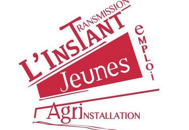 Le logo des JA 53, revu pour L’Instant JA, met en évidence les trois maîtres-mots de la journée : « Installation », « Transmission » et « Emploi ».